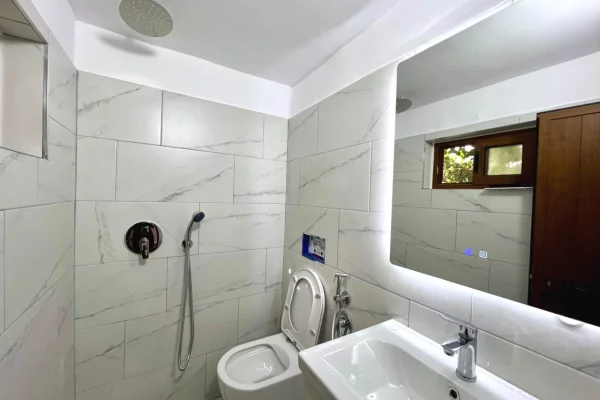 Shtepi me qera Apartament ne Tirane, Garsoniere, Mobilimi E mobiluar, Pagesa 16,000  Leke.