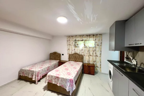 Shtepi me qera Apartament ne Tirane, Garsoniere, Mobilimi E mobiluar, Pagesa 16,000  Leke.