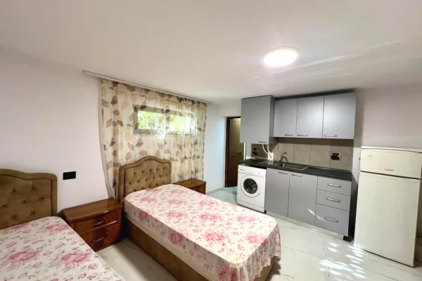 Shtepi me qera Apartament ne Tirane, Garsoniere, Mobilimi E mobiluar, Pagesa 16,000  Leke.