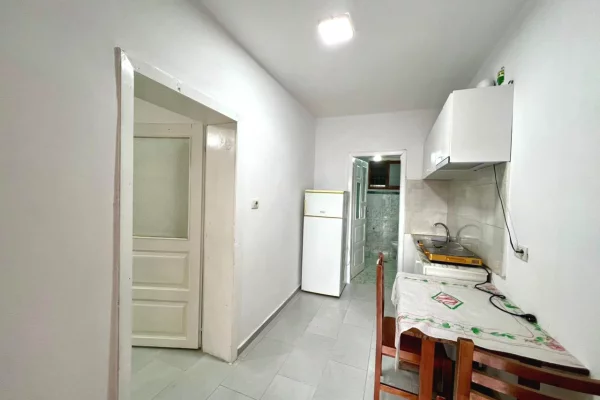 Shtepi me qera Apartament ne Tirane, Garsoniere, Mobilimi E mobiluar, Pagesa 25,000  Leke.