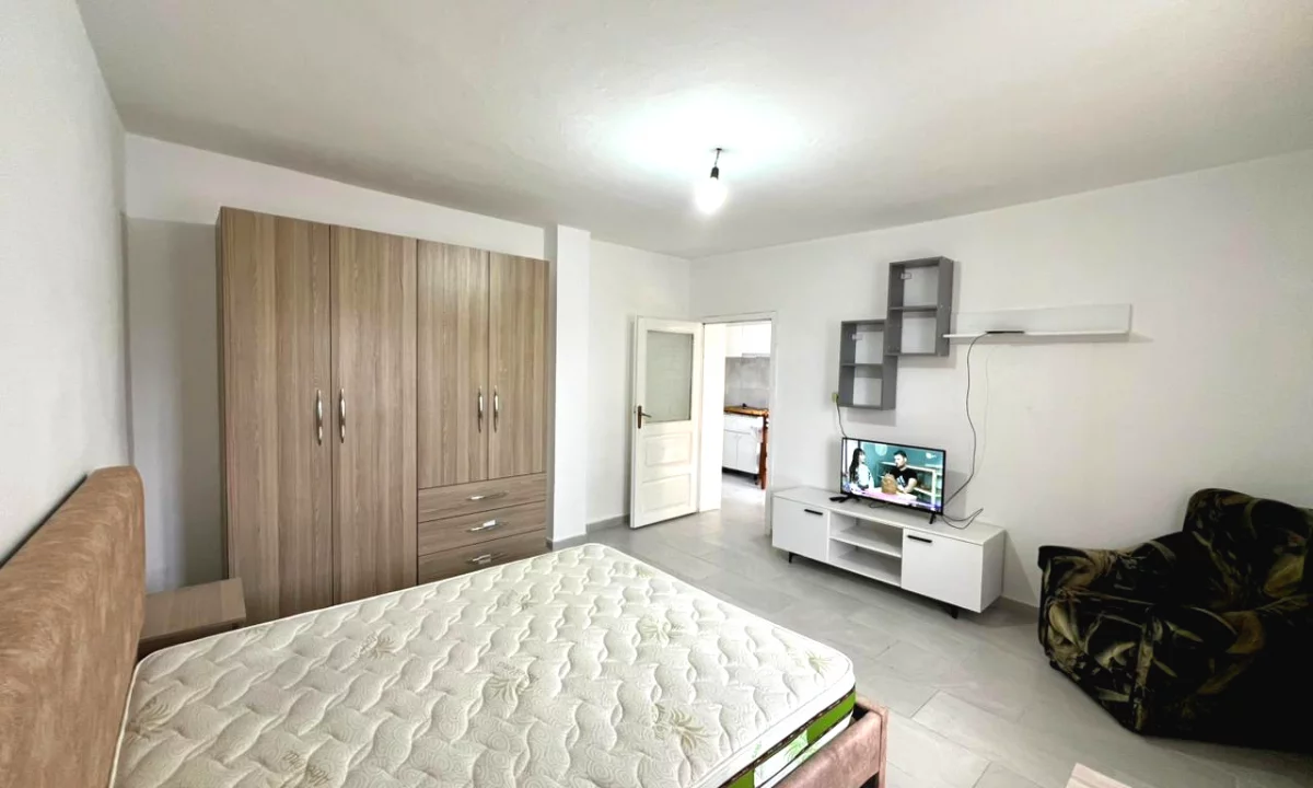 Shtepi me qera Apartament ne Tirane, Garsoniere, Mobilimi E mobiluar, Pagesa 22,000  Leke.