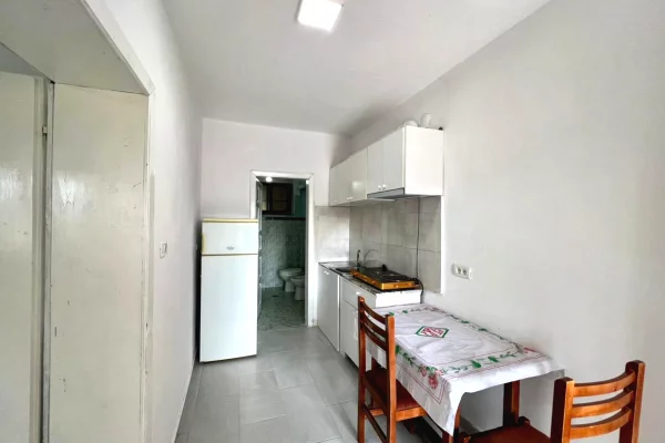 Shtepi me qera Apartament ne Tirane, Garsoniere, Mobilimi E mobiluar, Pagesa 22,000  Leke.
