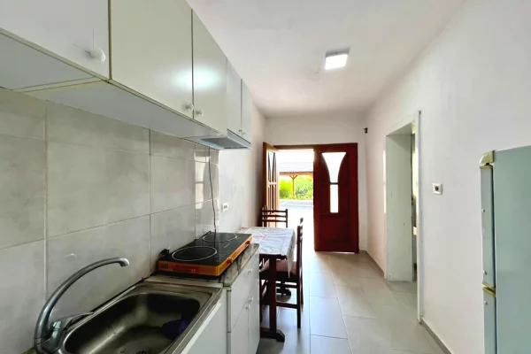 Shtepi me qera Apartament ne Tirane, Garsoniere, Mobilimi E mobiluar, Pagesa 22,000  Leke.