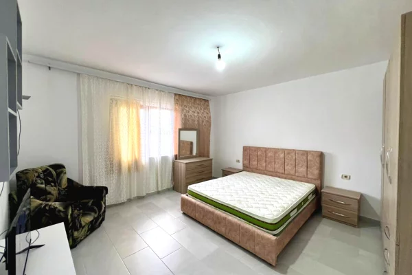 Shtepi me qera Apartament ne Tirane, Garsoniere, Mobilimi E mobiluar, Pagesa 22,000  Leke.