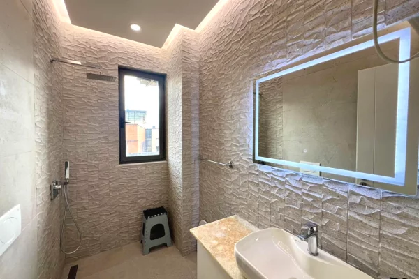 Shtepi ne shitje Apartament ne Tirane, 3+1, Mobilimi E mobiluar, Pagesa 355,000  Euro.