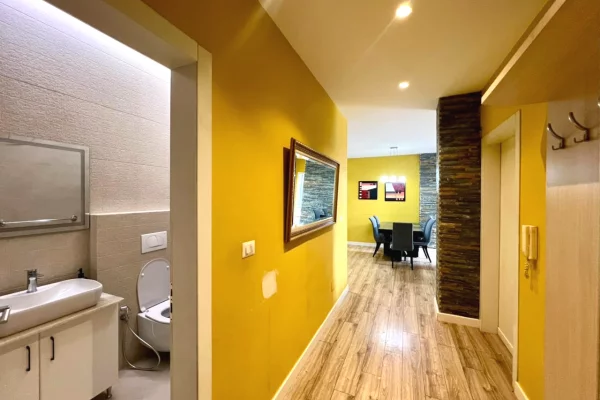 Shtepi ne shitje Apartament ne Tirane, 3+1, Mobilimi E mobiluar, Pagesa 355,000  Euro.