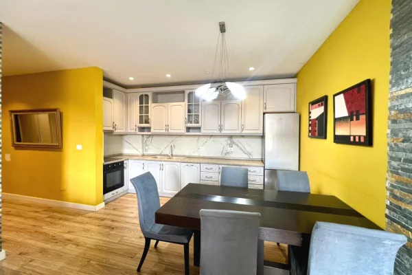 Shtepi ne shitje Apartament ne Tirane, 3+1, Mobilimi E mobiluar, Pagesa 355,000  Euro.