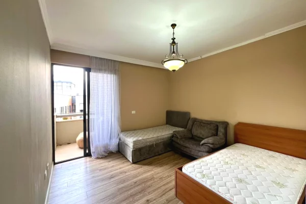 Shtepi ne shitje Apartament ne Tirane, 3+1, Mobilimi E mobiluar, Pagesa 355,000  Euro.