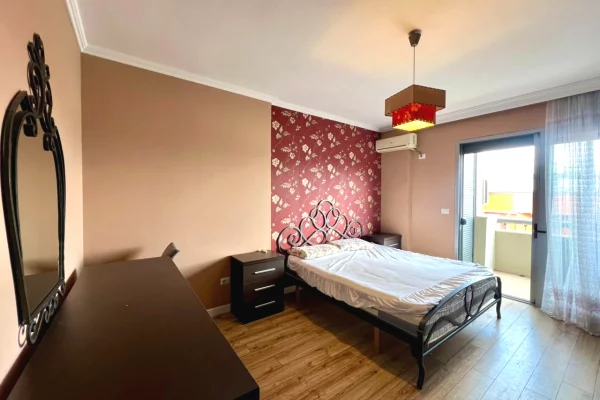 Shtepi ne shitje Apartament ne Tirane, 3+1, Mobilimi E mobiluar, Pagesa 355,000  Euro.