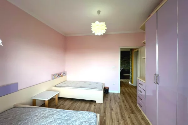 Shtepi ne shitje Apartament ne Tirane, 3+1, Mobilimi E mobiluar, Pagesa 355,000  Euro.