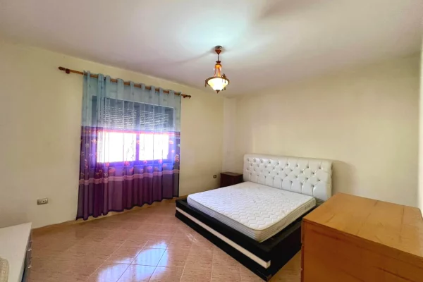 Shtepi me qera Shtepi Private ne Tirane, 5+1, Mobilimi E mobiluar, Pagesa 550  Euro.
