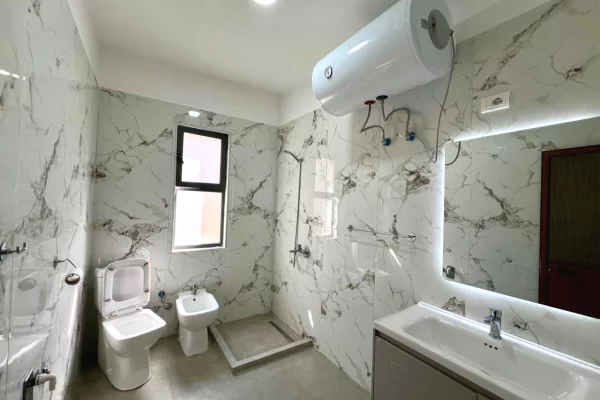 Shtepi me qera Shtepi Private ne Tirane, 5+1, Mobilimi E mobiluar, Pagesa 550  Euro.