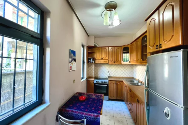 Shtepi me qera Shtepi Private ne Tirane, 5+1, Mobilimi E mobiluar, Pagesa 550  Euro.
