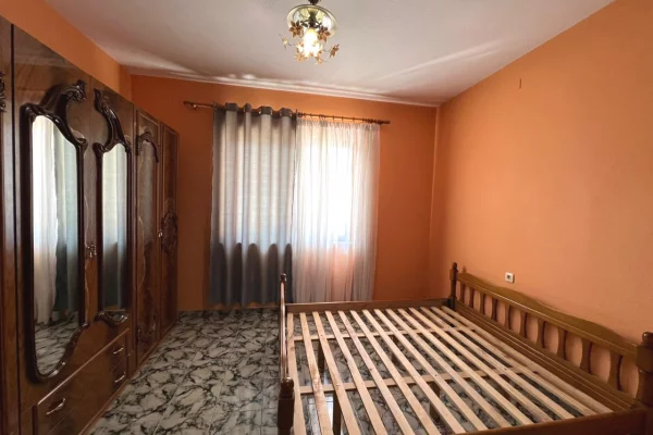 Shtepi me qera Shtepi Private ne Tirane, 5+1, Mobilimi E mobiluar, Pagesa 550  Euro.