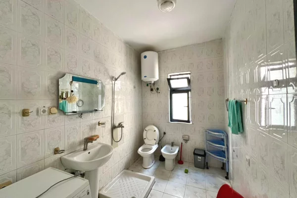 Shtepi me qera Shtepi Private ne Tirane, 5+1, Mobilimi E mobiluar, Pagesa 550  Euro.