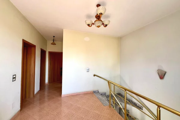 Shtepi me qera Shtepi Private ne Tirane, 5+1, Mobilimi E mobiluar, Pagesa 550  Euro.