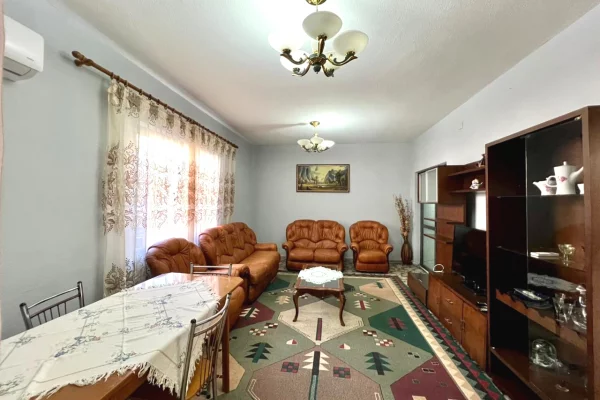 Shtepi me qera Shtepi Private ne Tirane, 5+1, Mobilimi E mobiluar, Pagesa 550  Euro.