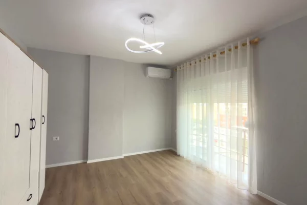 Shtepi me qera Apartament ne Tirane, 2+1, Mobilimi E mobiluar, Pagesa 550  Euro.