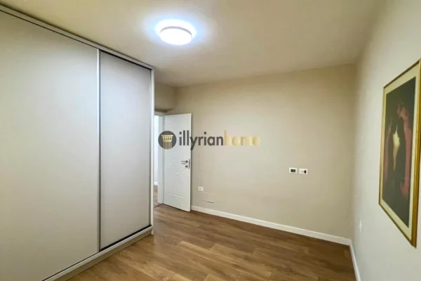 Shtepi ne shitje Apartament ne Tirane, 1+1, Mobilimi Pjeserisht e mobiluar, Pagesa 130,000  Euro.