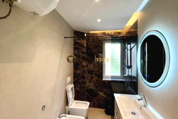 Shtepi ne shitje Apartament ne Tirane, 1+1, Mobilimi Pjeserisht e mobiluar, Pagesa 130,000  Euro.
