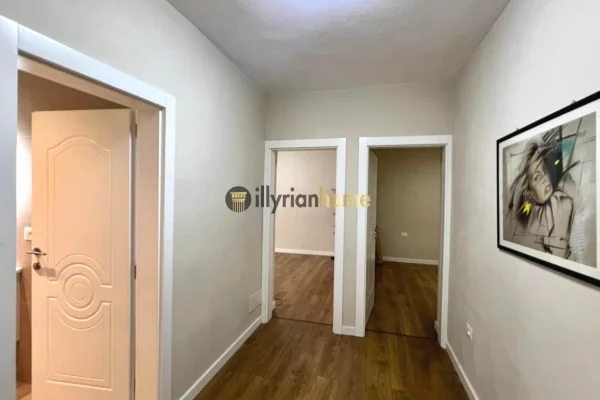 Shtepi ne shitje Apartament ne Tirane, 1+1, Mobilimi Pjeserisht e mobiluar, Pagesa 130,000  Euro.