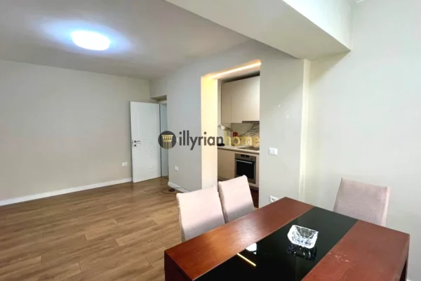 Shtepi ne shitje Apartament ne Tirane, 1+1, Mobilimi Pjeserisht e mobiluar, Pagesa 130,000  Euro.