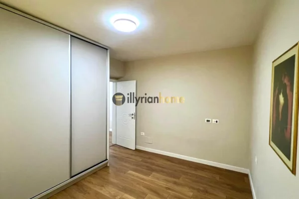 Shtepi ne shitje Apartament ne Tirane, 1+1, Mobilimi Pjeserisht e mobiluar, Pagesa 130,000  Euro.
