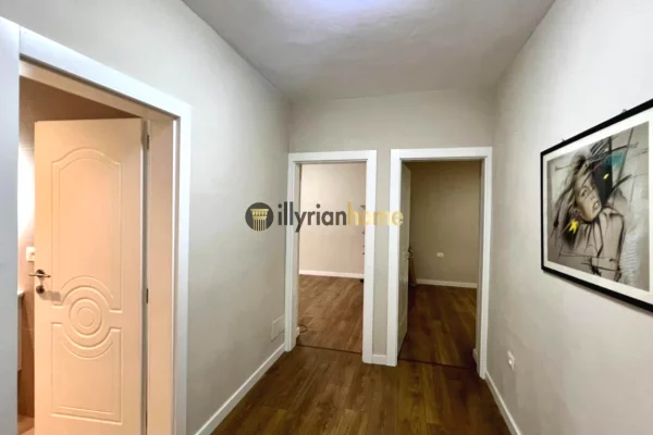 Shtepi ne shitje Apartament ne Tirane, 1+1, Mobilimi Pjeserisht e mobiluar, Pagesa 130,000  Euro.
