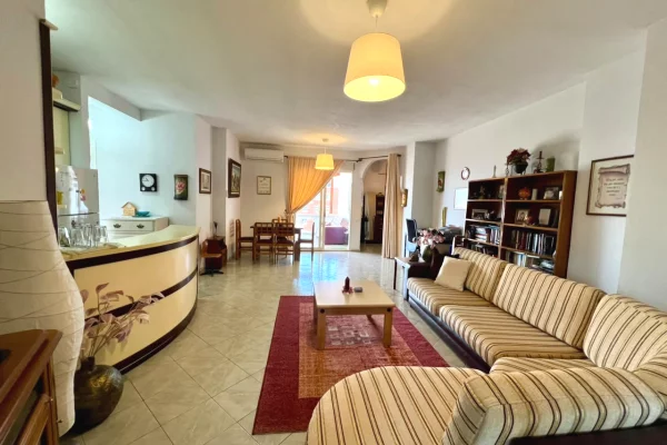 Shtepi ne shitje Apartament ne Tirane, 2+1, Mobilimi E mobiluar, Pagesa 248,000  Euro.