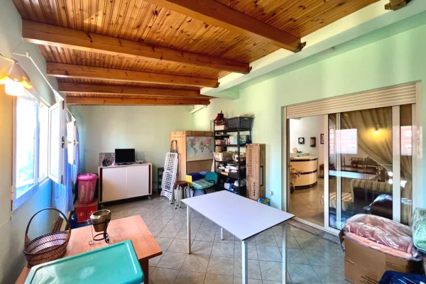 Shtepi ne shitje Apartament ne Tirane, 2+1, Mobilimi E mobiluar, Pagesa 248,000  Euro.