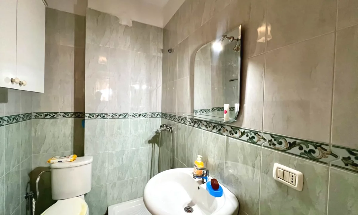 Shtepi ne shitje Apartament ne Tirane, 2+1, Mobilimi E mobiluar, Pagesa 248,000  Euro.