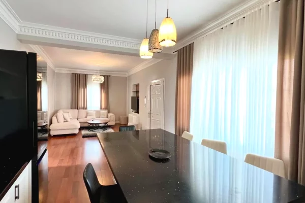 Shtepi me qera Apartament ne Tirane, 2+1, Mobilimi E mobiluar, Pagesa 75,000  Leke.