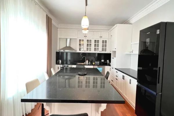 Shtepi me qera Apartament ne Tirane, 2+1, Mobilimi E mobiluar, Pagesa 75,000  Leke.