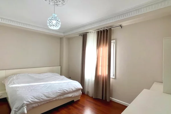 Shtepi me qera Apartament ne Tirane, 2+1, Mobilimi E mobiluar, Pagesa 75,000  Leke.