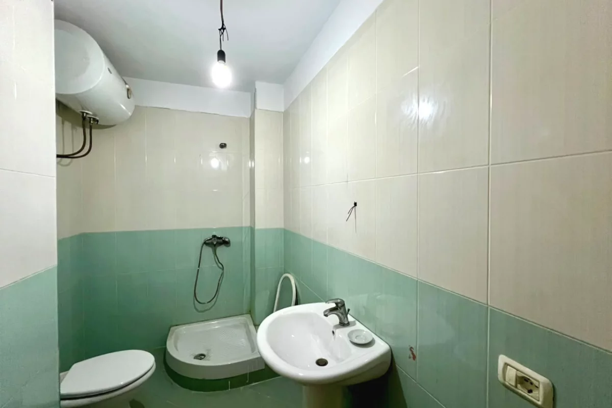 Shtepi me qera Apartament ne Tirane, 3+1, Mobilimi Bosh, pa mobiluar, Pagesa 70,000  Leke.