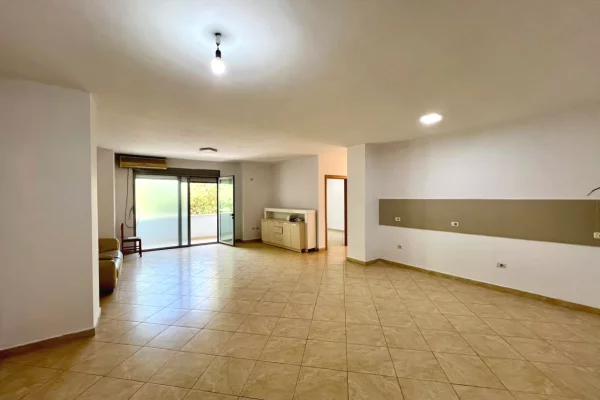 Shtepi me qera Apartament ne Tirane, 3+1, Mobilimi Bosh, pa mobiluar, Pagesa 70,000  Leke.