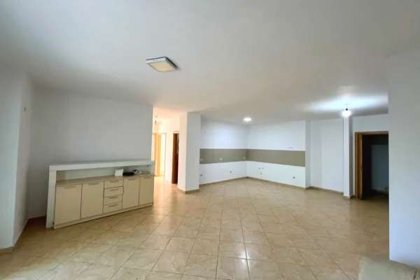 Shtepi me qera Apartament ne Tirane, 3+1, Mobilimi Bosh, pa mobiluar, Pagesa 70,000  Leke.