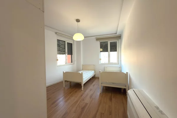 QIRA | APARTAMENT MODERN 2+1 | NË QENDËR TË TIRANËS _ PËRBALLË TOPTANIT