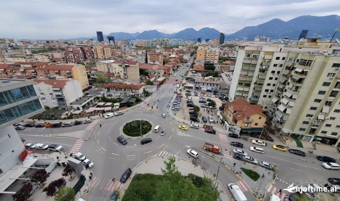 shitet dyqani tek komuna e parisit