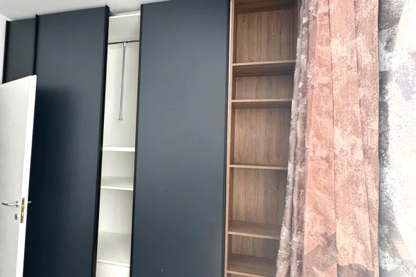 Shtepi me qera Apartament ne Tirane, 1+1, Mobilimi E mobiluar, Pagesa 55,000  Leke.