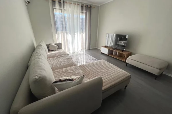 Shtepi me qera Apartament ne Tirane, 1+1, Mobilimi E mobiluar, Pagesa 45,000  Leke.