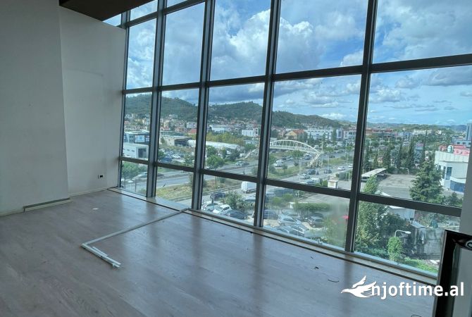 Ambiente Commerciale in Affitto 1+1 a Tirana - 2,625 Euro