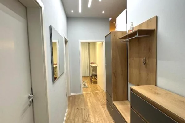 Appartamento in vendita a Tirana 2+1, Arredato