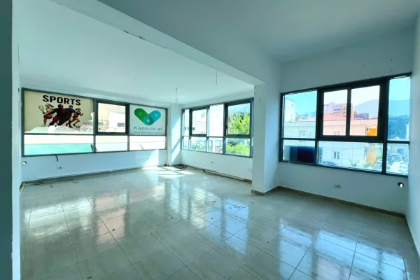 Jepet me qira Ambient Biznesi "Gj.Ismail Qemali", Tirane