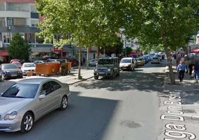 Ambiente Commerciale in Affitto 3+1 a Tirana - 460 Euro