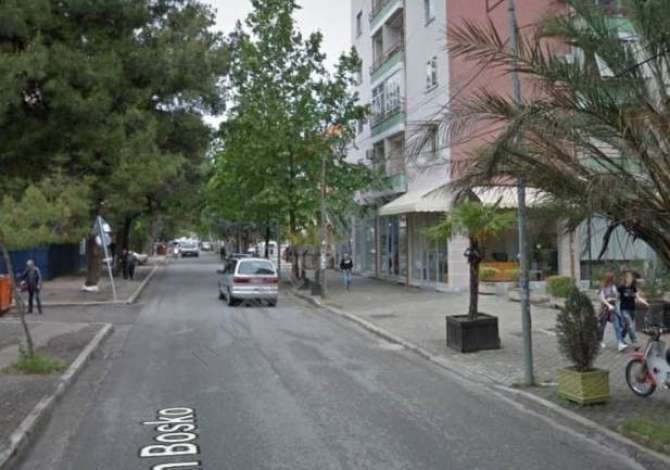 Ambiente Commerciale in Affitto 3+1 a Tirana - 480 Euro