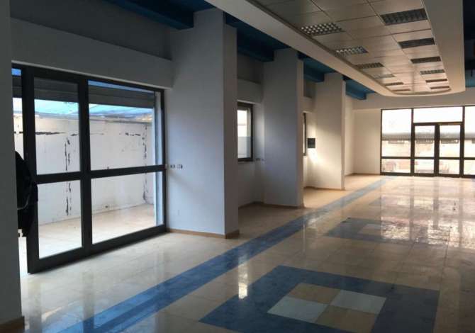 Ambiente Commerciale in Affitto 1+1 a Tirana - 70,000 Leke