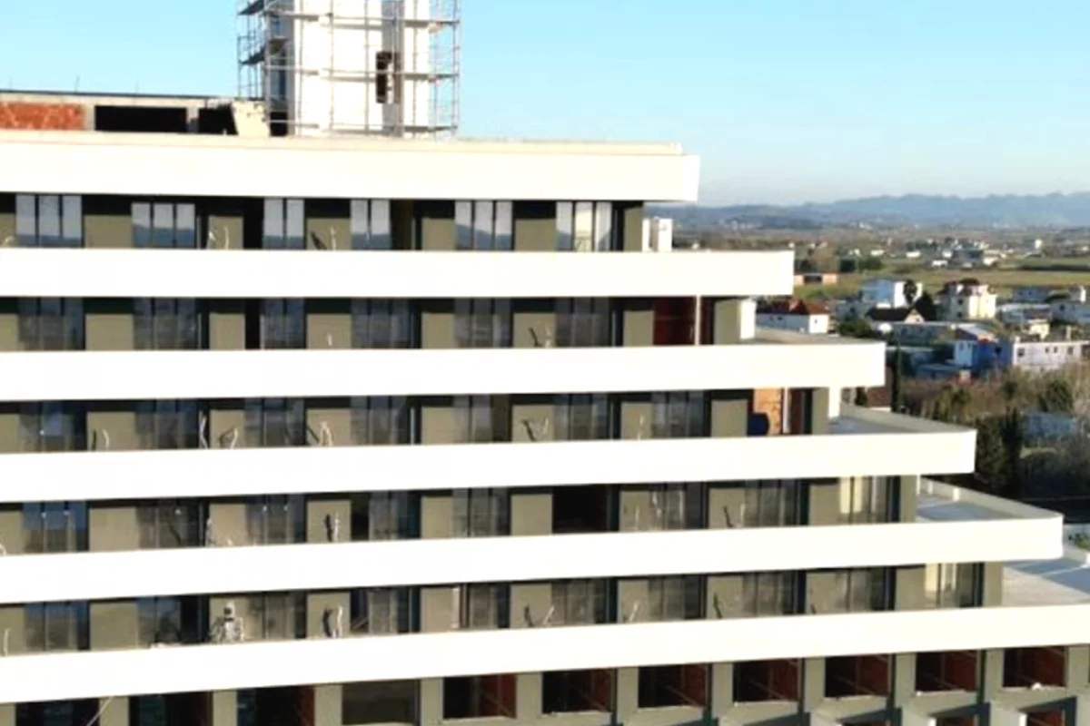 Shtepi ne shitje Apartament ne Durres, 2+1, Mobilimi Bosh, pa mobiluar, Pagesa 200,000  Euro.