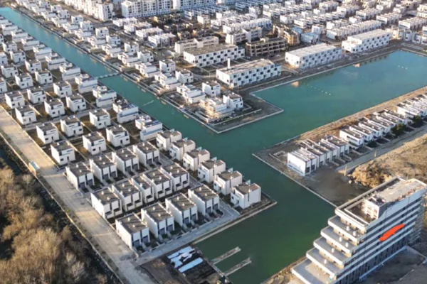 Shtepi ne shitje Apartament ne Durres, 2+1, Mobilimi Bosh, pa mobiluar, Pagesa 200,000  Euro.