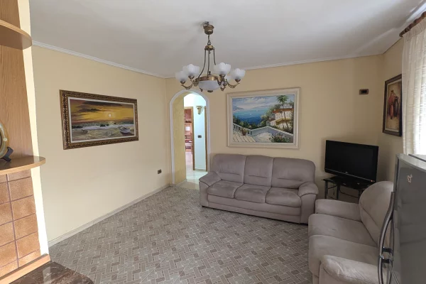 Shtepi ne shitje 3+1 ne Tirane - 274,000 Euro